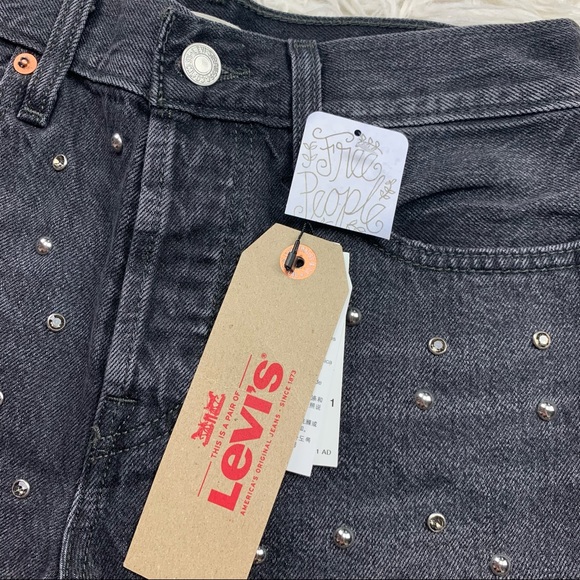 Levi’s Studded Black High Rise Wedgie Jean Shorts - Picture 8 of 8